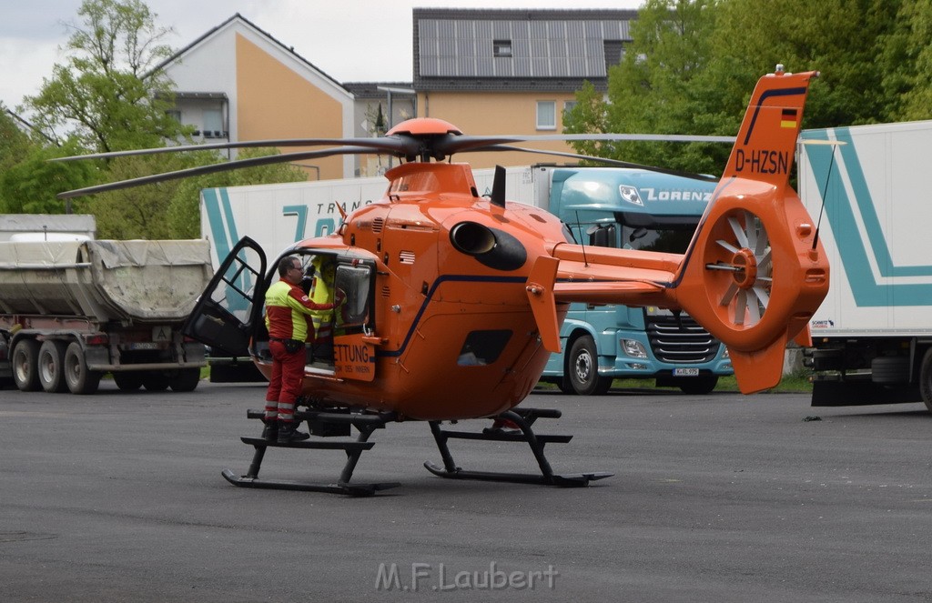 Einsatz Christoph 3 Koeln Vingst Thorwalsenstr Landung Marktplatz P10.JPG - Miklos Laubert